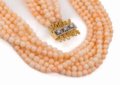 6-reihiges Collier mit Engelhautkorallen, Schließe 18 kt Gold, gepr., GG 750/000, 3 in WG-gefasste Brillanten zus. ca. 0.30 ct Weiß/vs, ...
