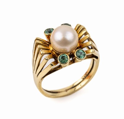 14 kt Gold Zuchtperl-Turmalin-Ring, 1950er Jahre, GG 585/000, streng geometrischer Aufbau1 Zuchtperle D. ca. 8 mm, 4 grüne Turmaline, rundfacett. ...