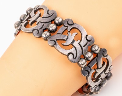Armband TAXCO/Mexiko, 925er Silber, 6 abstrakt florale Glieder, leicht gewölbt, L ca. 17 cm, B ca. 2 cm, Kastenschloß mit Sicherheitsacht