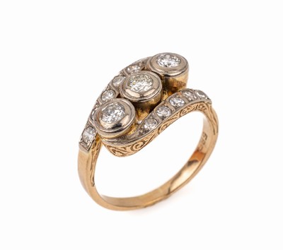 14 kt Gold Diamant Ring, wohl deutsch 1920/1930er Jahre, GG 585/000, Schauseite zeit-typ. platiniert, 3 Brillanten zus. ca. 0.45 ct Weiß/si, 10 ...