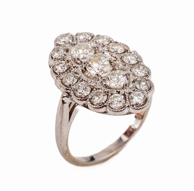 14 kt Gold Brillant Ring, im Art-Deco-Stil, WG 585/000, Schiffchenform, 17 Brillanten zus.ca. 2.20 ct Weiß/p 1, total ca. 6.7 g, RW 52.5
