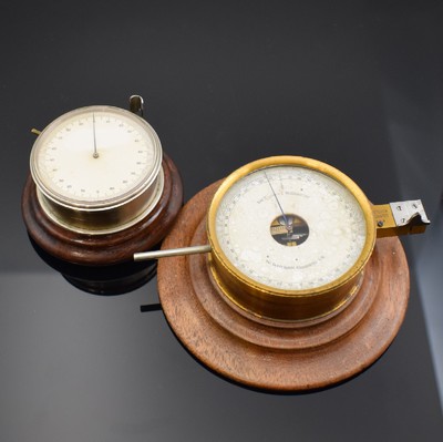 2 GLASHÜTTER Zangen-Mikrometer, Deutschland um 1920, 1.) W.WEICHOLD, gedrehter Holzsockel, darauf zapponiertes Geh., vergl. Lünette aufgedr., ...