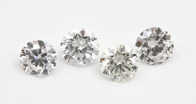 Lot 4 lose Brillanten, zus. ca. 1.05 ct Weiß-get.Weiß/vs