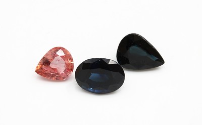 Lot bunte Saphire zus. ca. 17.00 ct, versch. Farben, Größen und Formen