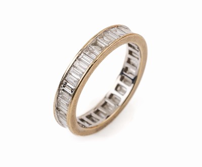 18 kt Gold Diamant-Memoryring, WG 750/000, 40 Diamant-Baguettes zus. ca. 2.0 ct (grav.) Weiß/si-p1 (3 Steine besch.), RW 56, ca. 3.3 g