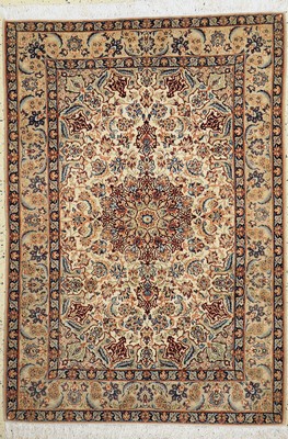 Esfahan fein, Persien, ca. 50 Jahre, Korkwolle mit und auf Seide, ca. 162 x 112 cm,ca. 1,0 Mio. Kn/qm, gereinigt, EHZ: 1-2, (Fransen erneuert)