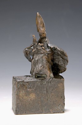 Hans Schröder, 1930 Saarbrücken- 2010, Bronzeskulptur, Bischof mit zwei Vögeln und wehendem Umgang, ca. 18 x 9 cm, unsigniert