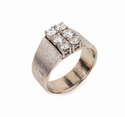 18 kt Gold Brillant-Ring, WG 750/000, schlichte Gestaltung, 6 Brillanten zus. ca. 0.60 ct Weiß/si, RW 50, ca. 7.1 g