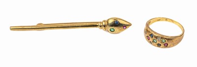 8 kt Gold Farbstein-Schmuckset, GG 333/000, best. aus: Ring und Brosche, rundfacett. Rubine, Smaragde und Saphire zus. ca. 0.18 ct, 3 8/8-Diamanten ...