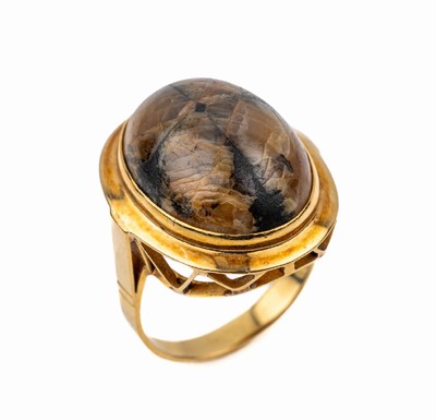 18 kt Gold Chiastolith-Ring, GG 750/000, 1950er Jahre, ovaler Chiastolith-Cabochon, auch Kreuzstein genannt, RW 55, ca. 7.9 g