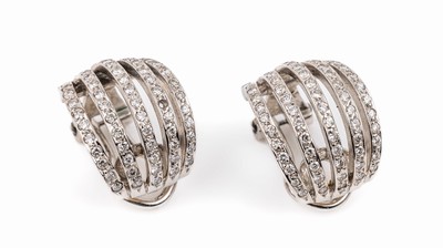 Paar 18 kt Gold Brillant-Ohrclips, WG 750/000 gepr., 121 Brillanten zus. ca. 0.60 ctWeiß/si, (1 Stein fehlt), ca. 8.2 g