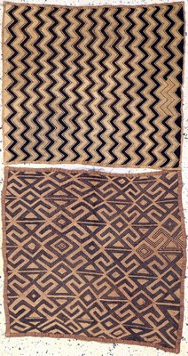 1 paar Showa Textilien, Kongo, Anfang 20.Jhd, Raphia-Plüschgewebe, ca. 58 x 58 cm, EHZ: 2