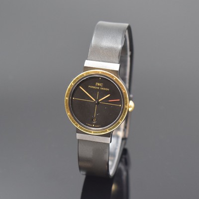 IWC / PORSCHE DESIGN Damenarmbanduhr, Schweiz um 1990, quarz, geschw. Geh. inkl. Kautschukband m. Faltschl., Goldlünette, Boden verschr., schwarzes ...