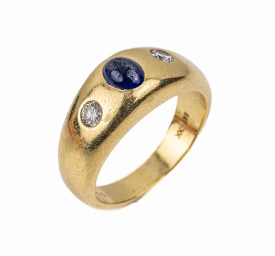 14 kt Gold Saphir-Brillant-Ring, GG 585/000, mittig ovaler Saphir-Cabochon ca. 0.97 ct (grav.) 2 Brillanten zus. ca. 0.28 ct (grav.) Weiß/si, RW ...