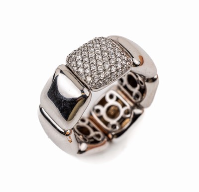 18 kt Gold Brillant-Ring, WG 750/000 gepr.,einzelne Glieder, 1 Glied mit 66 Brillanten zus. ca. 0.40 ct Weiß/si, Glieder auf flexibler Feder, RW ...