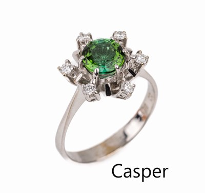 14 kt Gold Turmalin-Brillant-Ring, WG 585/000, mittig rundfacett. Turmalin ca. 1.00 ct, umgeben von 6 Brillanten zus. ca. 0.15 ct Weiß/si, RW 53, ...