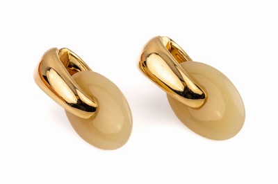 Paar 18 kt Gold Ohrcreolen mit Achat, GG 750/000, cremefarb., ovale Achatscheiben fest eingearbeitet, total ca. 26.7 g, L ca. 3.5 cm