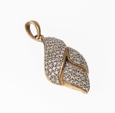 9 kt Gold Diamant-Anhänger, GG/WG 375/000, geschwungene Gestaltung, 8/8-Diamanten zus. ca. 1.0 ct Weiß/si-p, ca. 3 x 1.4 cm, ca. 3.6 g