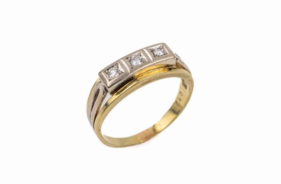 14 kt Gold Brillant-Ring, GG/WG 585/000, 1960er Jahre, 3 Brillanten zus. ca. 0.12 ct (grav.) Weiß/si, ca. 3.8 g, RW 56