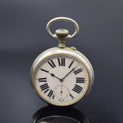 Übergroße Herrentaschenuhr im Argentan- Gehäuse, Schweiz um 1905, Rückseite l. dell., Emailzifferblatt l. riss., fette röm. Zahlen, gebl. ...