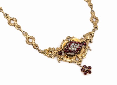 Biedermeier Collier, Schaumgold 585/000, Perlchen und Granatbesatz, um 1880/90, rücks. Rep.-Stellen, zeittyp. Design, Sicherheitskettchen sek., L. ...