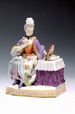 Porzellanfigur, Meissen, 30/40er Jahre, Allegorie auf die fünf Sinne, "Das Gesicht", junge Frau vor dem Frisierspiegel sitzend, bunt ...
