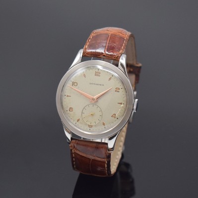 LONGINES große Herrenarmbanduhr in Stahl, Schweiz um 1959, Handaufzug, 3-tlg. Geh., Boden u. Glasrand aufgedr., silb. Zifferbl. pat., rotgold. ...