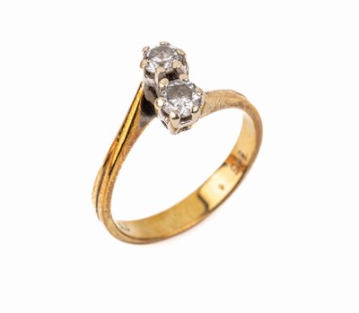 14 kt Gold Brillant-Ring, GG/WG 585/000, 2 Brillanten zus. ca. 0.40 ct Weiß/p, RW 53, ca. 3.0 g