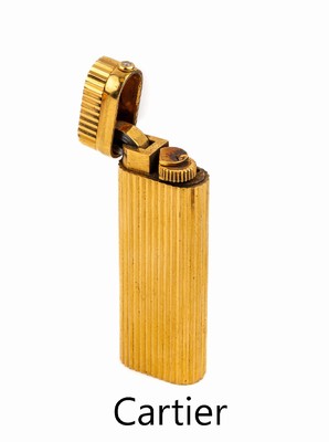 CARTIER Feuerzeug, Metall vergoldet/plaque d' or, Verschluß mit Brillant, Gebr.-sp., fkt.-fähig
