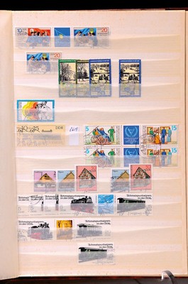 Nachlass-Konvolut Briefmarken, DDR, postfrisch und gestempelt hoher Katalogwert, viele Dubletten, auch Anfangswerte dabei, in mehreren Alben