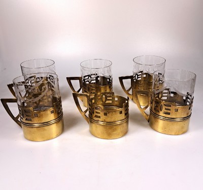 6 teiliges Heißgetränke-Service, Anfang 20.Jh., farbloses Glas geschliffen, Messingmonturmit geometrisierendem Dekor des Art Deco, ein Glaseinsatz ...