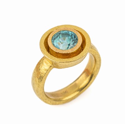 18 kt Gold Zirkon Ring, GG 750/000, rundfacett. neon blauer Zirkon natur ca. 1.20 ct Einzelanfertigung, Meistermarke unged., total ca. 13.6 g, RW 54