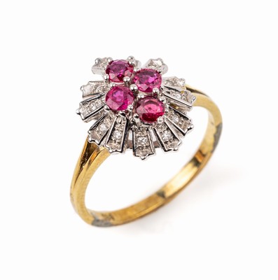 14 kt Gold Rubin-Diamant-Ring, GG/WG 585/000, 4 rundfacett. Rubine zus. ca. 0.50 ct, 12 8/8-Diamanten zus. ca. 0.07 ct Weiß/vs, total ca. 3.1 g, RW ...