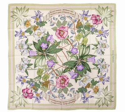 Hermes Karree, 100 % Seide, Grund cremef. mit bunten Blüten und Blättern, Designer: NikiGoulandris, ca. 88 x 88 cm, Rand handrolliert