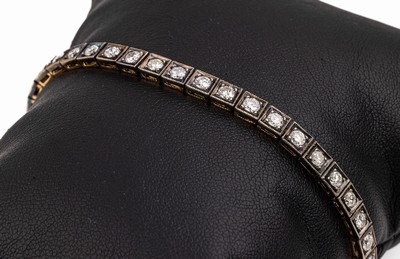 18 kt Gold Brillant-Linienarmband, GG/WG 750/000, gepr., geschwärzt, 40 Brillanten zus.ca. 2.00 ct Weiß-l.get.Weiß/si-p, L. ca. 19 cm, ca. 14.0 ...