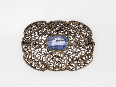18 kt Gold Saphir-Diamant-Brosche, um 1880, GG 750/000 und Silber, ovalfacett. Saphir ca. 3.0 ct, Diamantrosen zus. ca. 0.20 ct ...
