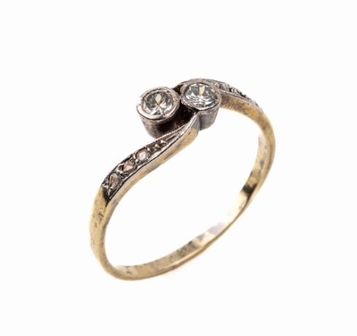 14 kt Gold Diamant-Ring, um 1900, GG 585/000 und Silber, 2 Altschliffdiamanten und 6 Diamantrosen zus. ca. 0.13 ct Weiß/p, ca. 1.6 g, RW 52