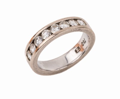 18 kt Gold Brillant-Ring, WG 750/000, 8 Brillanten zus. ca. 0.80 ct Weiß/si, ca. 8.1 g, RW 53