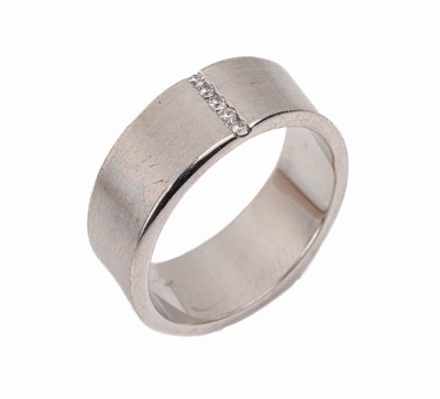 14 kt Gold Brillant-Ring, WG 585/000, Brillanten zus. ca. 0.075 ct (grav.) feines Weiß/si, ca. 7.8 g, RW 50