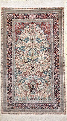 Hereke Seide fein, China, ca. 40 Jahre, reine Naturseide, ca. 155 x 95 cm, ca. 1,0 Mio. Kn/qm, EHZ: 2