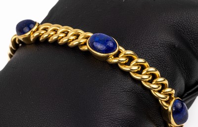 18 kt Gold Lapislazuli Armband, GG 750/000,Meistermarke FIESSLER, Rundpanzer mit 5 Lapislazuli-Cabochons zus. ca. 37.00 ct, ca. 46.5 g, L. ca. 19.5 ...