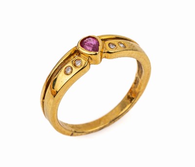 18 kt Gold Rubin Diamant-Ring, GG 750/000, facett. Rubin-Tropfen, 4 Brill. zus. ca. 0.04 ct Weiß/si, ca. 3.5 g, RW 52.5