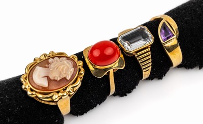 Konvolut 4 14 kt Gold Ringe, GG 585/000, Aquamarin, Amethyst, Koralle, Muschelkamee, reichhaltig, total ca. 19 g, RW 54/56, Versandnur innerhalb der ...