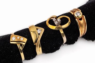 Konvolut 4 14 kt Gold Brillant Ringe, GG 585/000, jeweils kl. Brillantbesatz zus. ca. 0.15 ct Weiß/si, total ca. 15 g, RW 55/56