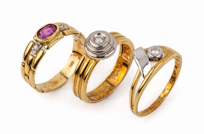 Konvolut 3 14 kt Gold Ringe, GG/WG 585/000, 1 x 1 Brillant ca. 0.09 ct Weiß/si, RW 53; 1 x 1 Brillant ca. 0.08 ct Weiß/si, RW 54; 1 x 1 ...