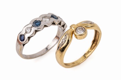 Konvolut 2 14 kt Gold Ringe: 1 x GG 585/000, 1 Brill. ca. 0.15 ct Weiß/si, 2 Brill. zus. ca. 0.01 ct Weiß/si, RW 51; 1 x WG 585/000, 4 rundfacett. ...