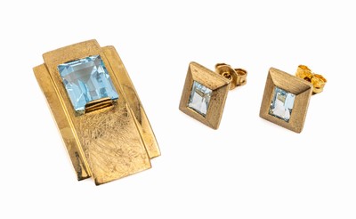 Konvolut mit Topas, Anhänger, GG 585/000, total ca. 4.6 g, L ca. 2.8 cm und Paar Ohrstecker GG 333/000, ca. 2.5 g, Blautopase beh.