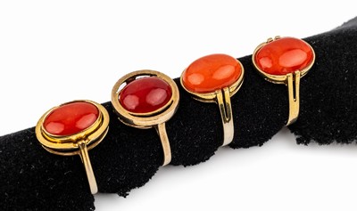 Konvolut 4 8 kt Gold Korallen Ringe, GG 333/000, jeweils 1 Korallen-Cabochon z.T. sehr gute Farbe, total ca. 12 g, RW 54/55, Versand nur innerhalb ...
