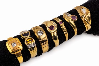 Konvolut 7 8 kt Gold Ringe: GG 333/000, Farbstein- und Straßbesatz, ca. 17.6 g, RW 54/55/56/58