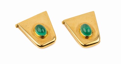 18 kt Gold Smaragd-Knopfverzierung, GG 750/000, 2 Smaragdcabochons zus. ca. 0.90 ct, ca. 12.2 g, Meistermarke unged.